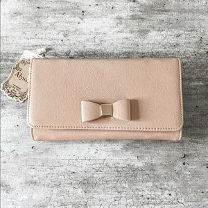 NWT Alyssa Nicole Vegan Leather Clutch/Crossbody